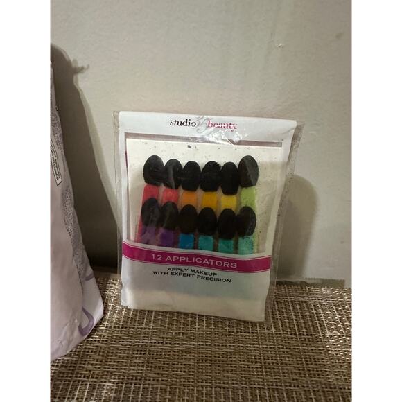 Sephora Star Catcher Eyeshadow Pallet, Kirkland Cleaning Wipes, New Applicators - Picture 6 of 6